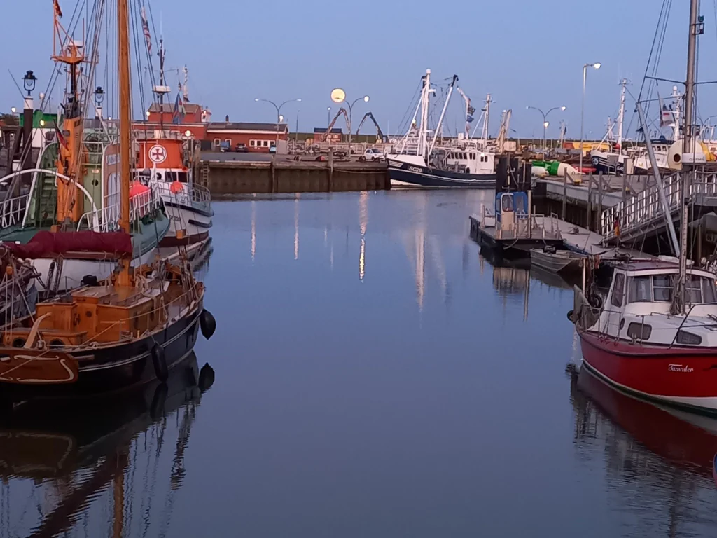 Büsum Hafen bei Dämmerung